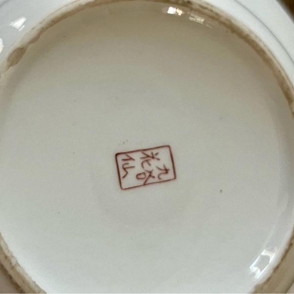 Vintage Chinese Hand Painted Floral Ceramic Ashtray - Picture 6 of 9